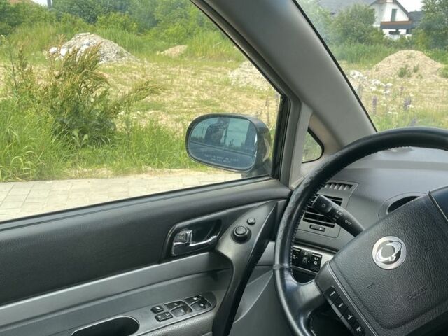 Черный Cанг Йонг Родиус, объемом двигателя 2.7 л и пробегом 150 тыс. км за 1550 $, фото 6 на Automoto.ua