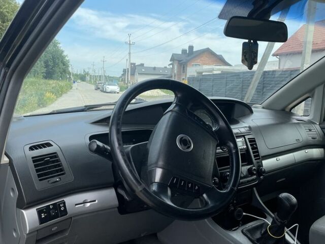 Черный Cанг Йонг Родиус, объемом двигателя 2.7 л и пробегом 150 тыс. км за 1550 $, фото 5 на Automoto.ua