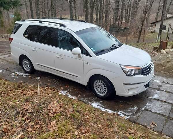 Cанг Йонг Родиус, объемом двигателя 2.16 л и пробегом 106 тыс. км за 11700 $, фото 15 на Automoto.ua