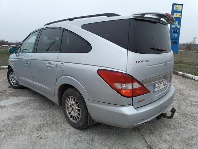 Серый Cанг Йонг Родиус, объемом двигателя 2.7 л и пробегом 240 тыс. км за 4250 $, фото 5 на Automoto.ua