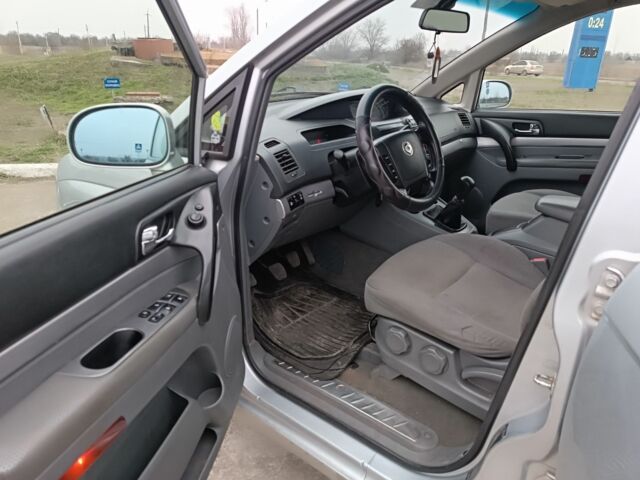 Серый Cанг Йонг Родиус, объемом двигателя 2.7 л и пробегом 240 тыс. км за 4250 $, фото 7 на Automoto.ua