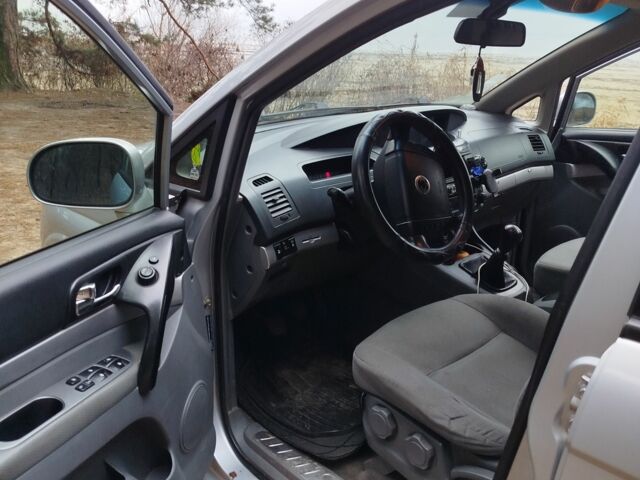 Сірий Cанг Йонг Rodius, об'ємом двигуна 0 л та пробігом 244 тис. км за 2700 $, фото 5 на Automoto.ua