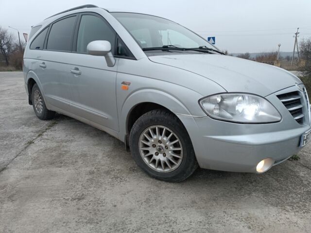 Серый Cанг Йонг Родиус, объемом двигателя 2.7 л и пробегом 240 тыс. км за 4250 $, фото 2 на Automoto.ua