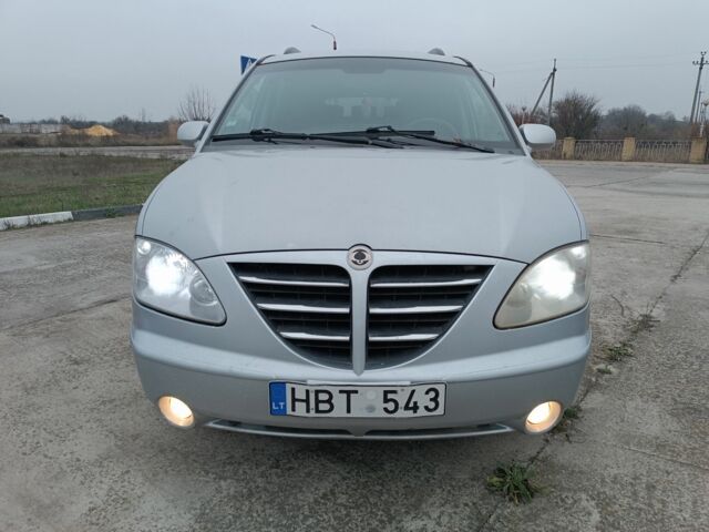 Серый Cанг Йонг Родиус, объемом двигателя 2.7 л и пробегом 240 тыс. км за 4250 $, фото 4 на Automoto.ua