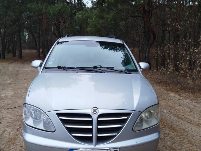 Сірий Cанг Йонг Rodius, об'ємом двигуна 0 л та пробігом 244 тис. км за 2700 $, фото 1 на Automoto.ua