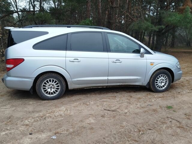 Сірий Cанг Йонг Rodius, об'ємом двигуна 0 л та пробігом 244 тис. км за 2700 $, фото 3 на Automoto.ua