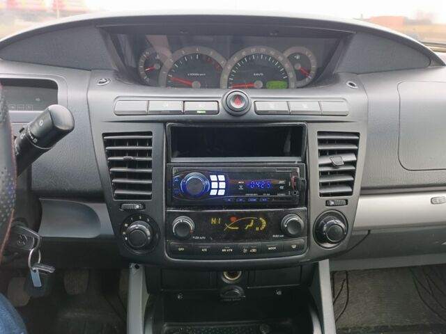 Серый Cанг Йонг Родиус, объемом двигателя 2.7 л и пробегом 240 тыс. км за 4250 $, фото 11 на Automoto.ua