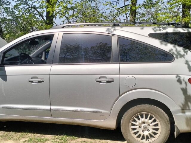 Сірий Cанг Йонг Rodius, об'ємом двигуна 2.7 л та пробігом 187 тис. км за 3600 $, фото 14 на Automoto.ua