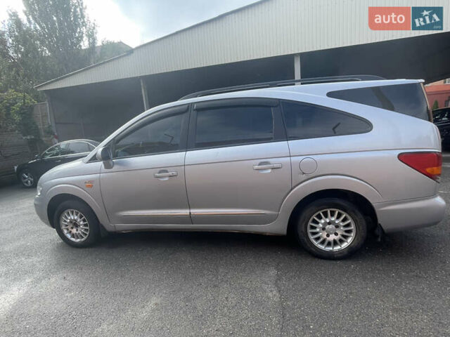 Сірий Cанг Йонг Rodius, об'ємом двигуна 2.7 л та пробігом 133 тис. км за 6500 $, фото 5 на Automoto.ua