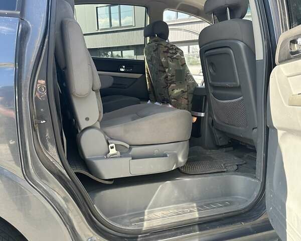 Сірий Cанг Йонг Rodius, об'ємом двигуна 2.7 л та пробігом 244 тис. км за 3900 $, фото 20 на Automoto.ua