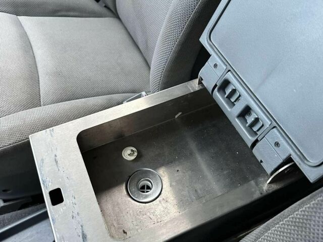 Сірий Cанг Йонг Rodius, об'ємом двигуна 0 л та пробігом 320 тис. км за 2599 $, фото 7 на Automoto.ua