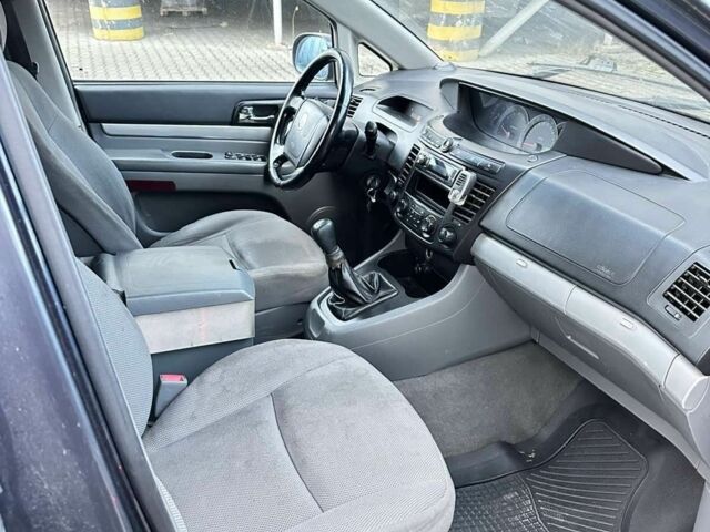 Сірий Cанг Йонг Rodius, об'ємом двигуна 0 л та пробігом 320 тис. км за 2599 $, фото 5 на Automoto.ua