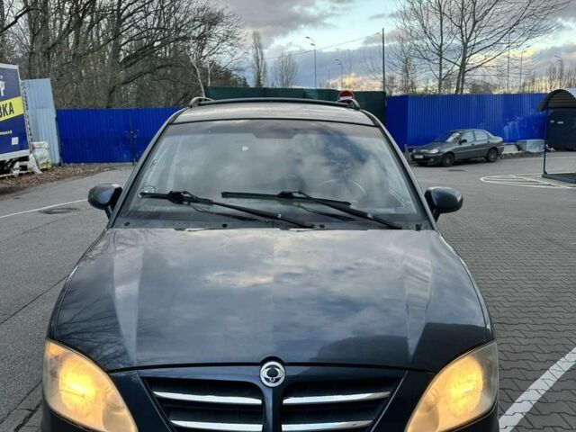 Сірий Cанг Йонг Rodius, об'ємом двигуна 0 л та пробігом 320 тис. км за 2599 $, фото 4 на Automoto.ua