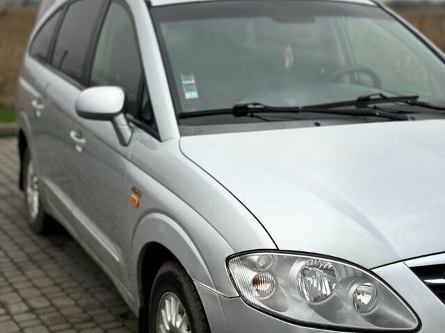 Серый Cанг Йонг Родиус, объемом двигателя 2.7 л и пробегом 244 тыс. км за 3650 $, фото 7 на Automoto.ua