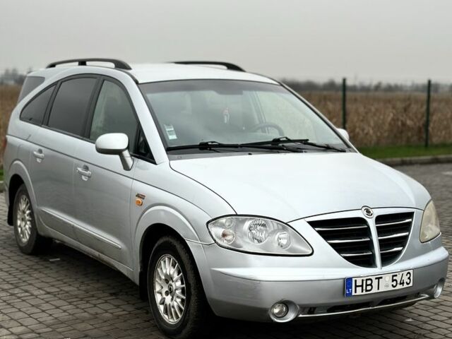 Серый Cанг Йонг Родиус, объемом двигателя 2.7 л и пробегом 244 тыс. км за 3650 $, фото 2 на Automoto.ua