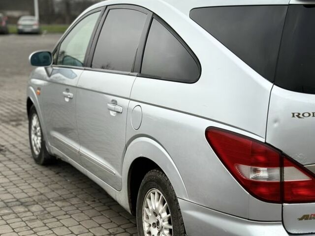 Серый Cанг Йонг Родиус, объемом двигателя 2.7 л и пробегом 244 тыс. км за 3650 $, фото 5 на Automoto.ua