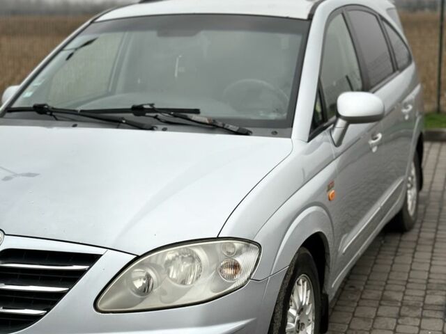 Серый Cанг Йонг Родиус, объемом двигателя 2.7 л и пробегом 244 тыс. км за 3650 $, фото 8 на Automoto.ua