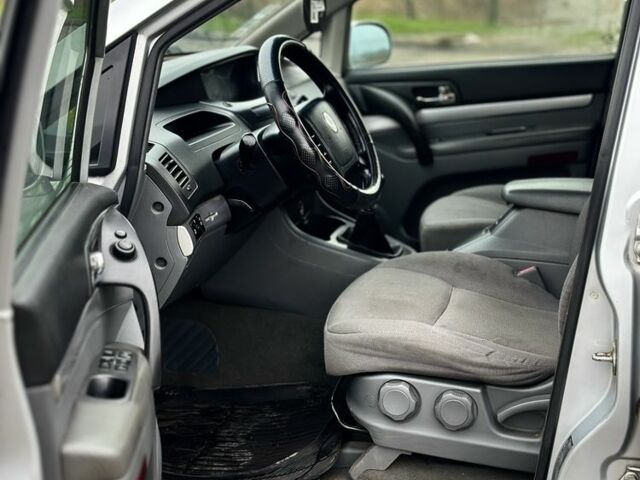 Серый Cанг Йонг Родиус, объемом двигателя 2.7 л и пробегом 244 тыс. км за 3650 $, фото 9 на Automoto.ua