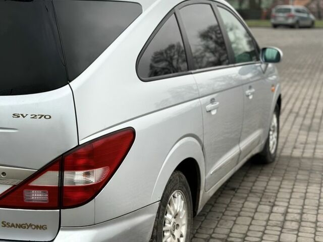 Серый Cанг Йонг Родиус, объемом двигателя 2.7 л и пробегом 244 тыс. км за 3650 $, фото 6 на Automoto.ua