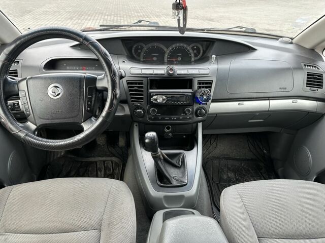 Серый Cанг Йонг Родиус, объемом двигателя 2.7 л и пробегом 244 тыс. км за 3650 $, фото 14 на Automoto.ua