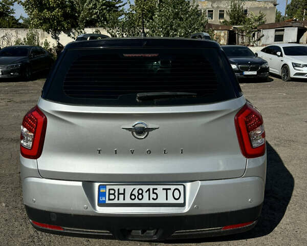 Cанг Йонг Тиволи, объемом двигателя 1.6 л и пробегом 137 тыс. км за 11900 $, фото 5 на Automoto.ua