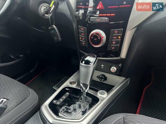 Серый Cанг Йонг Тиволи, объемом двигателя 1.6 л и пробегом 165 тыс. км за 9700 $, фото 12 на Automoto.ua