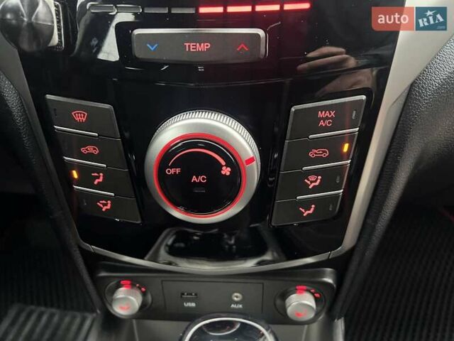 Серый Cанг Йонг Тиволи, объемом двигателя 1.6 л и пробегом 165 тыс. км за 9700 $, фото 16 на Automoto.ua