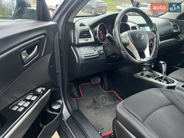 Серый Cанг Йонг Тиволи, объемом двигателя 1.6 л и пробегом 165 тыс. км за 9700 $, фото 9 на Automoto.ua