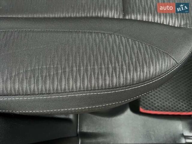 Серый Cанг Йонг Тиволи, объемом двигателя 1.6 л и пробегом 165 тыс. км за 9700 $, фото 24 на Automoto.ua