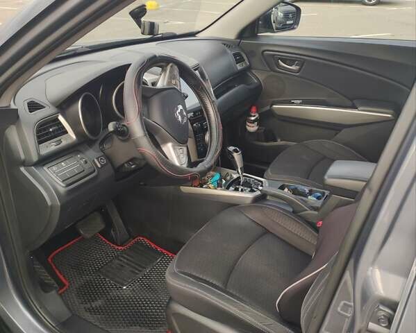 Серый Cанг Йонг Тиволи, объемом двигателя 1.6 л и пробегом 165 тыс. км за 9700 $, фото 6 на Automoto.ua