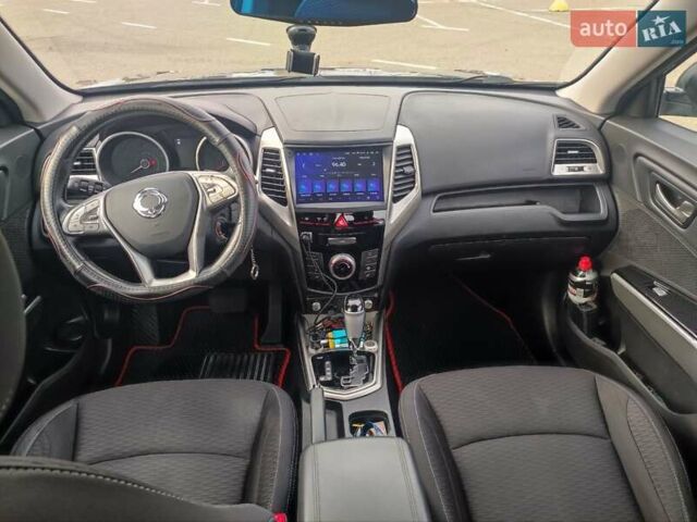 Серый Cанг Йонг Тиволи, объемом двигателя 1.6 л и пробегом 165 тыс. км за 9700 $, фото 7 на Automoto.ua
