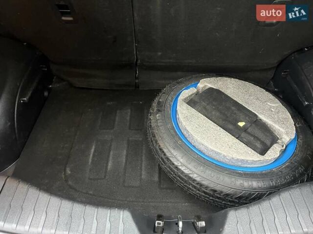 Серый Cанг Йонг Тиволи, объемом двигателя 1.6 л и пробегом 165 тыс. км за 9700 $, фото 34 на Automoto.ua