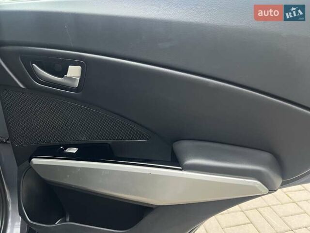 Серый Cанг Йонг Тиволи, объемом двигателя 1.6 л и пробегом 165 тыс. км за 9700 $, фото 23 на Automoto.ua