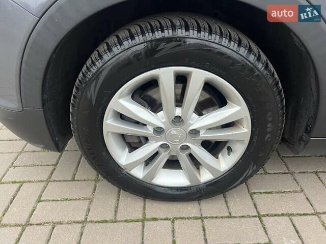 Серый Cанг Йонг Тиволи, объемом двигателя 1.6 л и пробегом 165 тыс. км за 9700 $, фото 42 на Automoto.ua