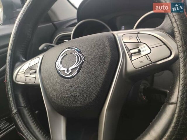 Серый Cанг Йонг Тиволи, объемом двигателя 1.6 л и пробегом 165 тыс. км за 9700 $, фото 2 на Automoto.ua