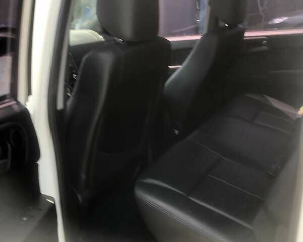 Білий Cанг Йонг Korando Sports, об'ємом двигуна 2 л та пробігом 194 тис. км за 15077 $, фото 14 на Automoto.ua
