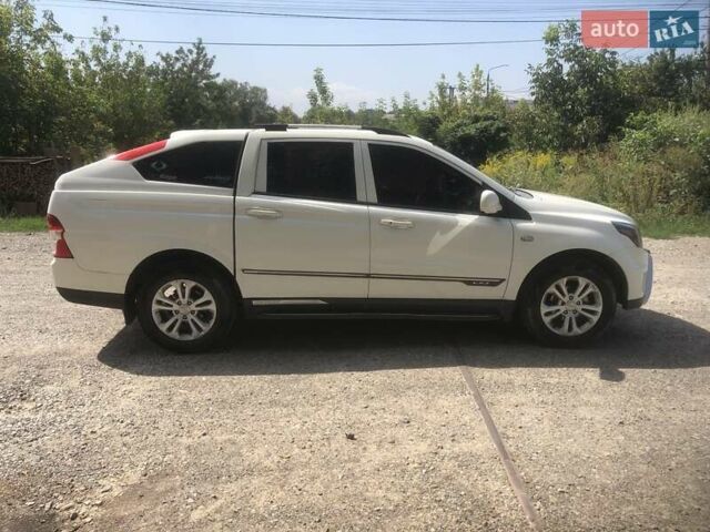 Білий Cанг Йонг Korando Sports, об'ємом двигуна 2 л та пробігом 194 тис. км за 15077 $, фото 23 на Automoto.ua