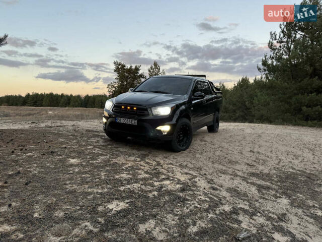 Черный Cанг Йонг Korando Sports, объемом двигателя 2 л и пробегом 265 тыс. км за 15500 $, фото 3 на Automoto.ua