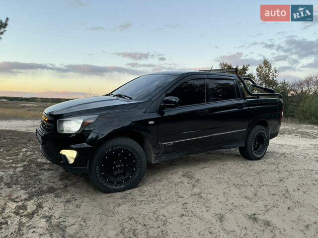 Черный Cанг Йонг Korando Sports, объемом двигателя 2 л и пробегом 265 тыс. км за 15500 $, фото 2 на Automoto.ua