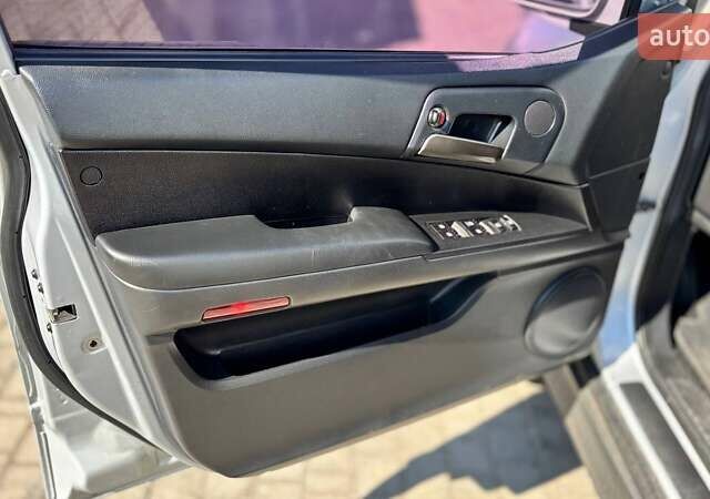 Серый Cанг Йонг Korando Sports, объемом двигателя 2 л и пробегом 126 тыс. км за 12500 $, фото 13 на Automoto.ua