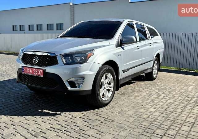 Серый Cанг Йонг Korando Sports, объемом двигателя 2 л и пробегом 126 тыс. км за 12500 $, фото 4 на Automoto.ua