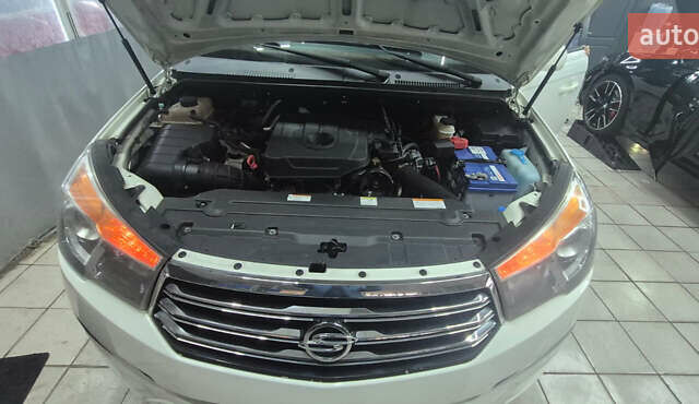 Белый Cанг Йонг Korando Turismo, объемом двигателя 2 л и пробегом 262 тыс. км за 14990 $, фото 9 на Automoto.ua