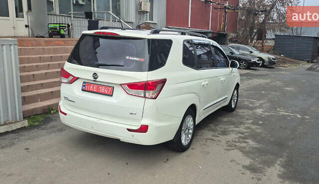 Белый Cанг Йонг Korando Turismo, объемом двигателя 2 л и пробегом 262 тыс. км за 14990 $, фото 21 на Automoto.ua