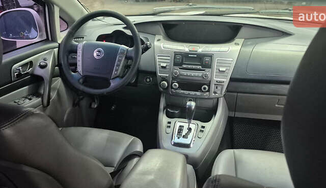 Белый Cанг Йонг Korando Turismo, объемом двигателя 2 л и пробегом 262 тыс. км за 14990 $, фото 14 на Automoto.ua