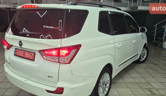 Белый Cанг Йонг Korando Turismo, объемом двигателя 2 л и пробегом 262 тыс. км за 14990 $, фото 8 на Automoto.ua