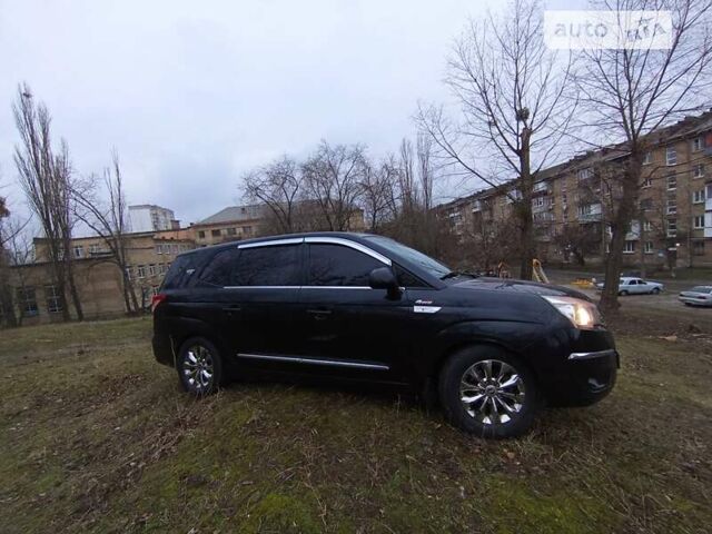 Черный Cанг Йонг Korando Turismo, объемом двигателя 0 л и пробегом 75 тыс. км за 16200 $, фото 14 на Automoto.ua