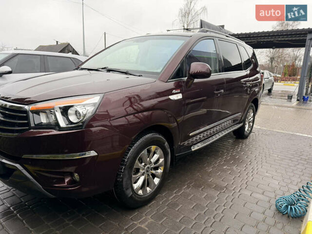 Красный Cанг Йонг Korando Turismo, объемом двигателя 2.2 л и пробегом 114 тыс. км за 13500 $, фото 1 на Automoto.ua