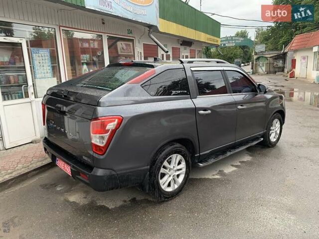 Серый Cанг Йонг Rexton Sports, объемом двигателя 2.16 л и пробегом 120 тыс. км за 18300 $, фото 4 на Automoto.ua