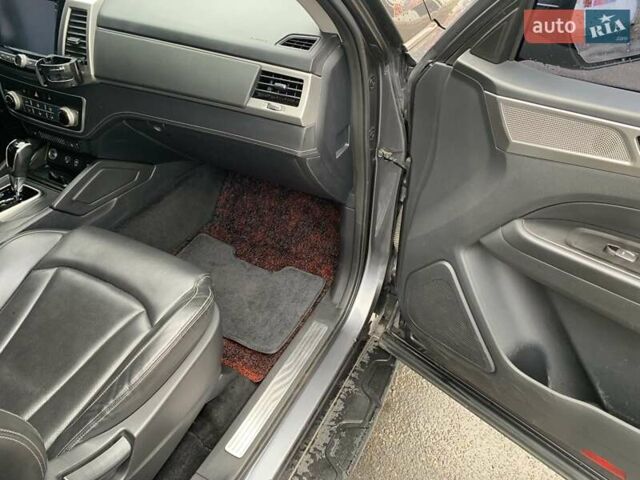 Серый Cанг Йонг Rexton Sports, объемом двигателя 2.16 л и пробегом 120 тыс. км за 18300 $, фото 9 на Automoto.ua