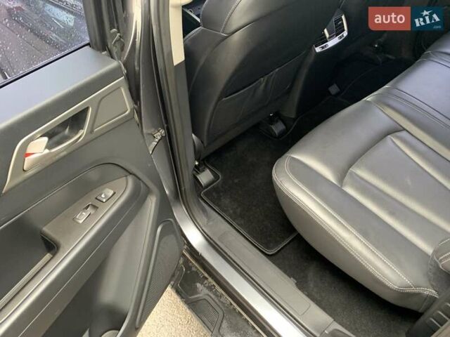 Серый Cанг Йонг Rexton Sports, объемом двигателя 2.16 л и пробегом 120 тыс. км за 18300 $, фото 8 на Automoto.ua